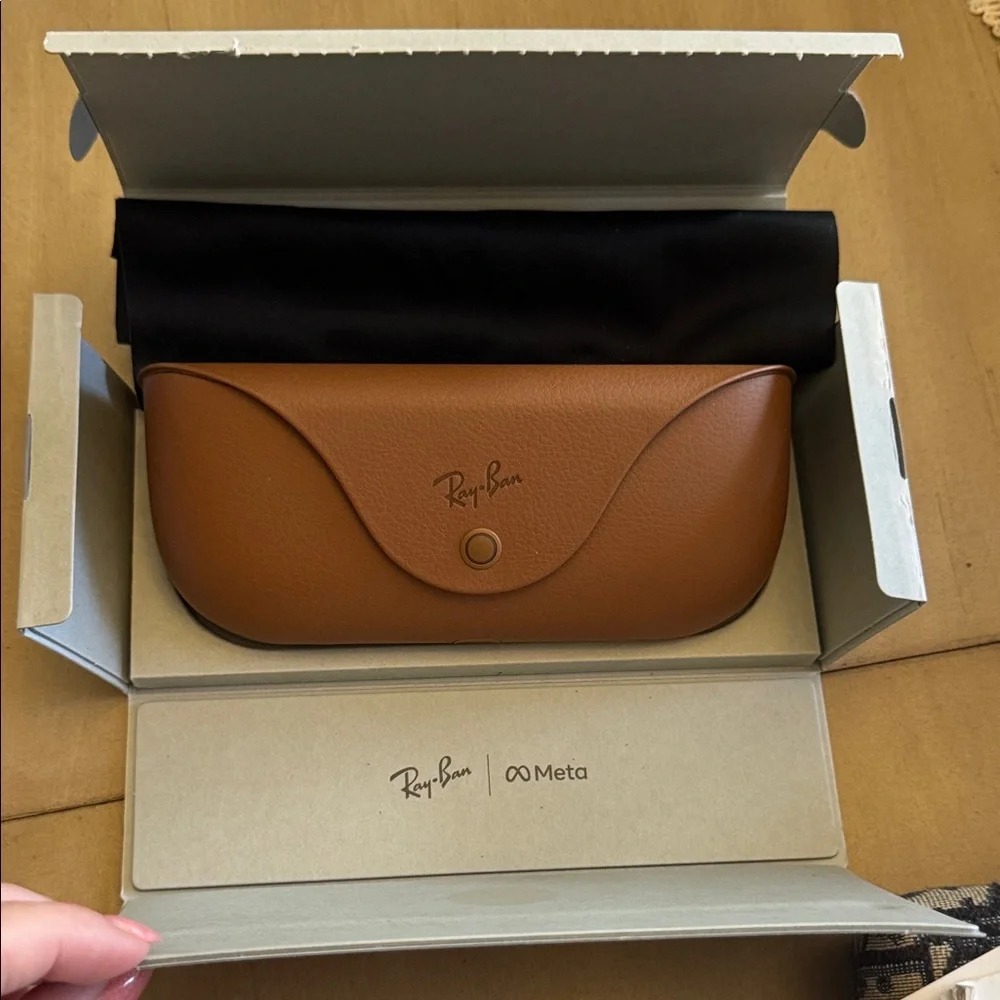 Ray-Ban Meta Headliner (Gen 2) Sunglasses with Leather Case & cloth